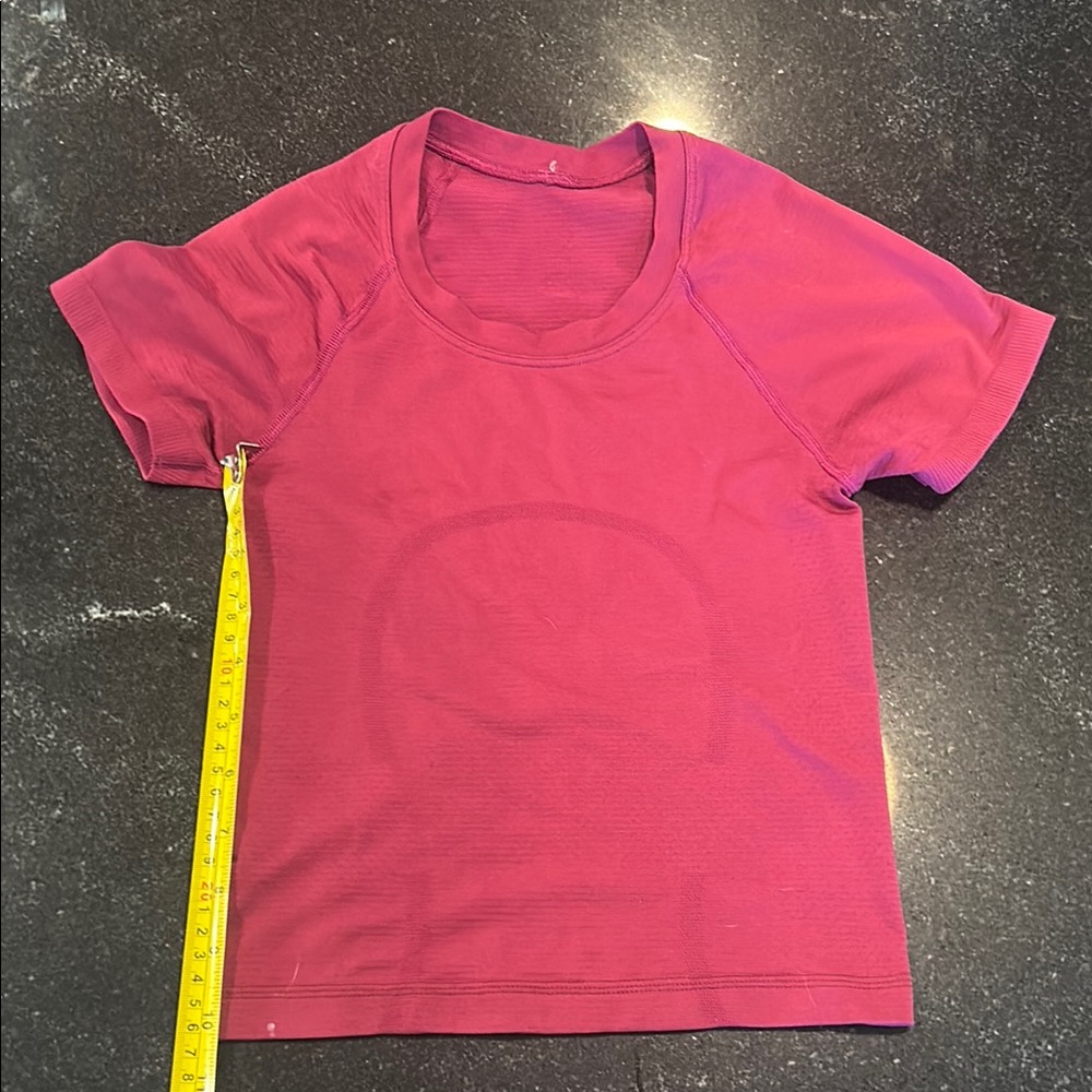 Women's size 0 lululemon swiftly race length Top